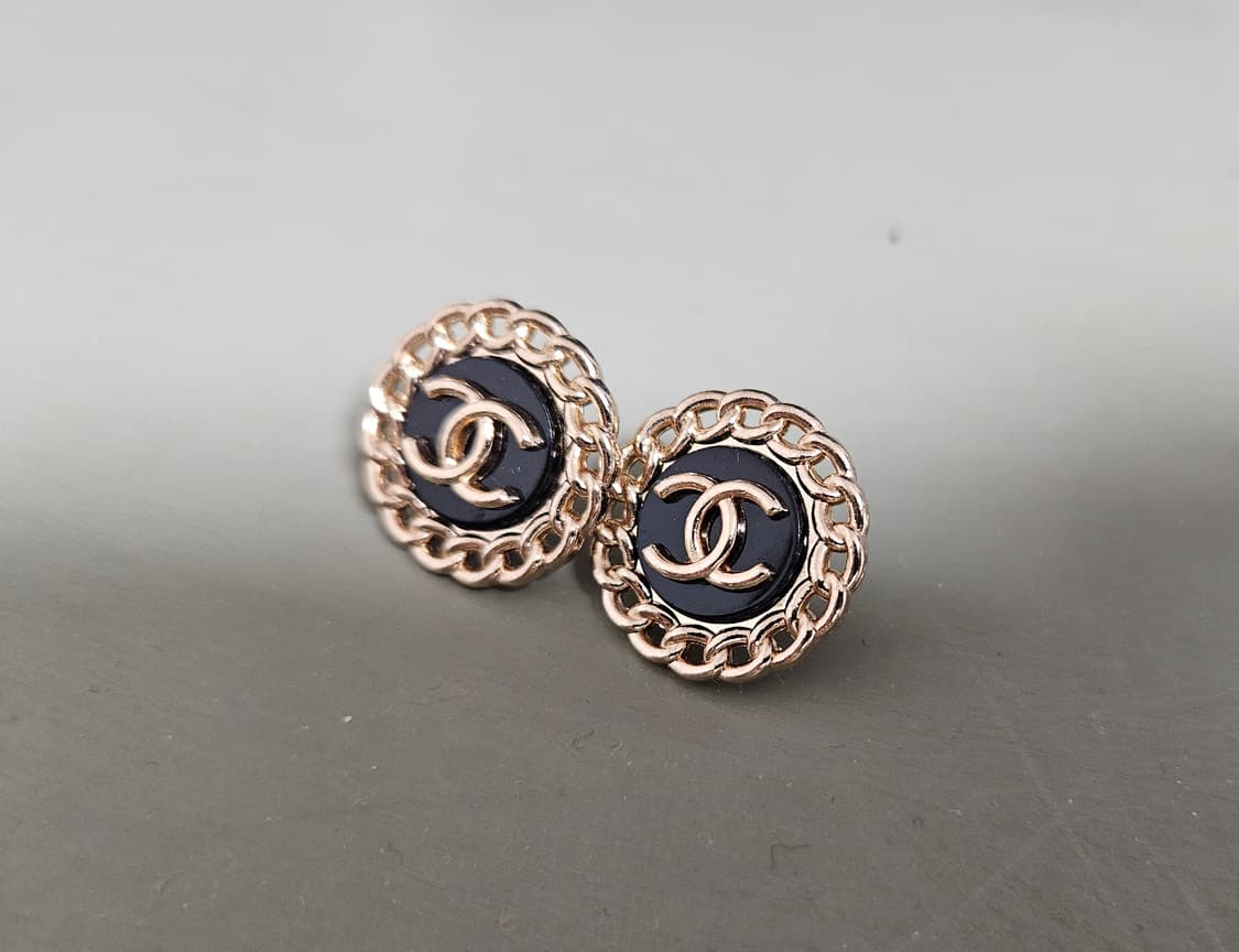 샤넬 cc로고 라운드 단추귀걸이(정식통관된정품로고) 상품이미지2