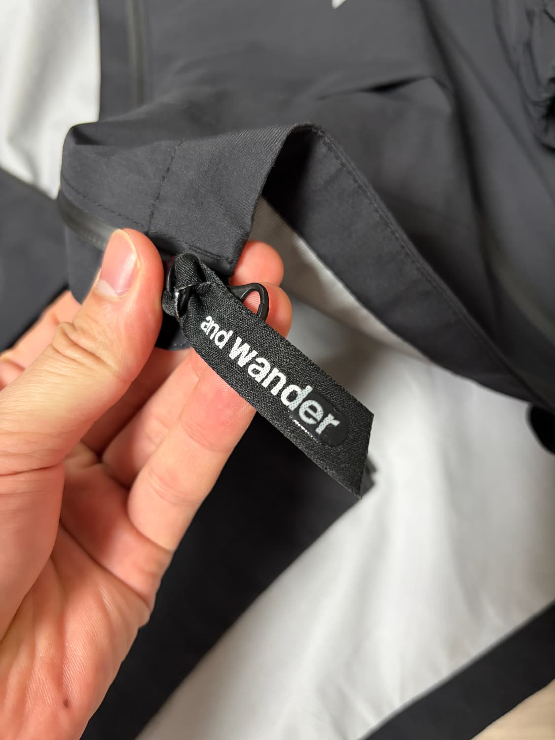 and wander 앤드원더 퍼텍스쉴드 레인자켓 블랙 L사이즈 상품이미지7