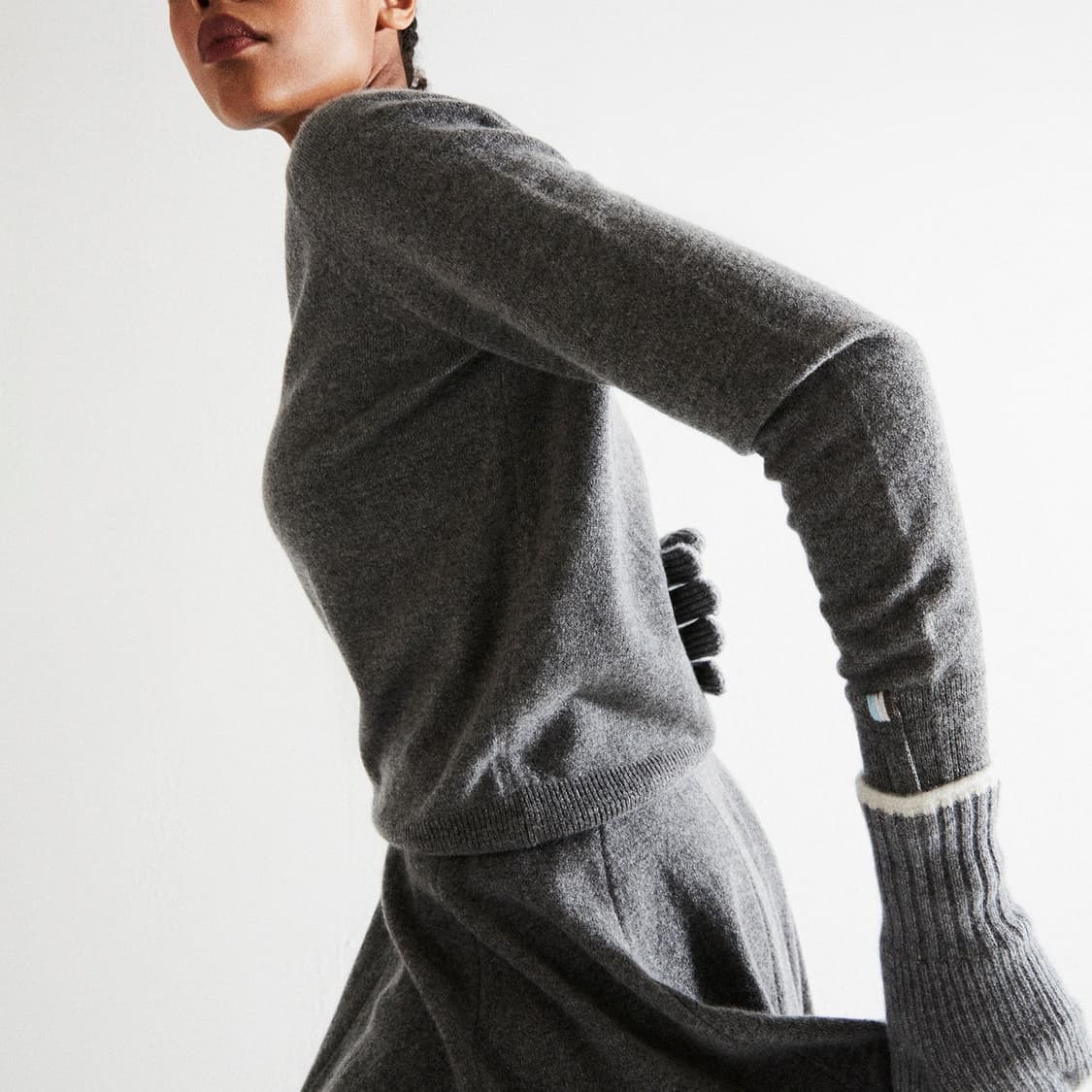 르캐시미어 24 브이넥 니트 스웨터 상품이미지1