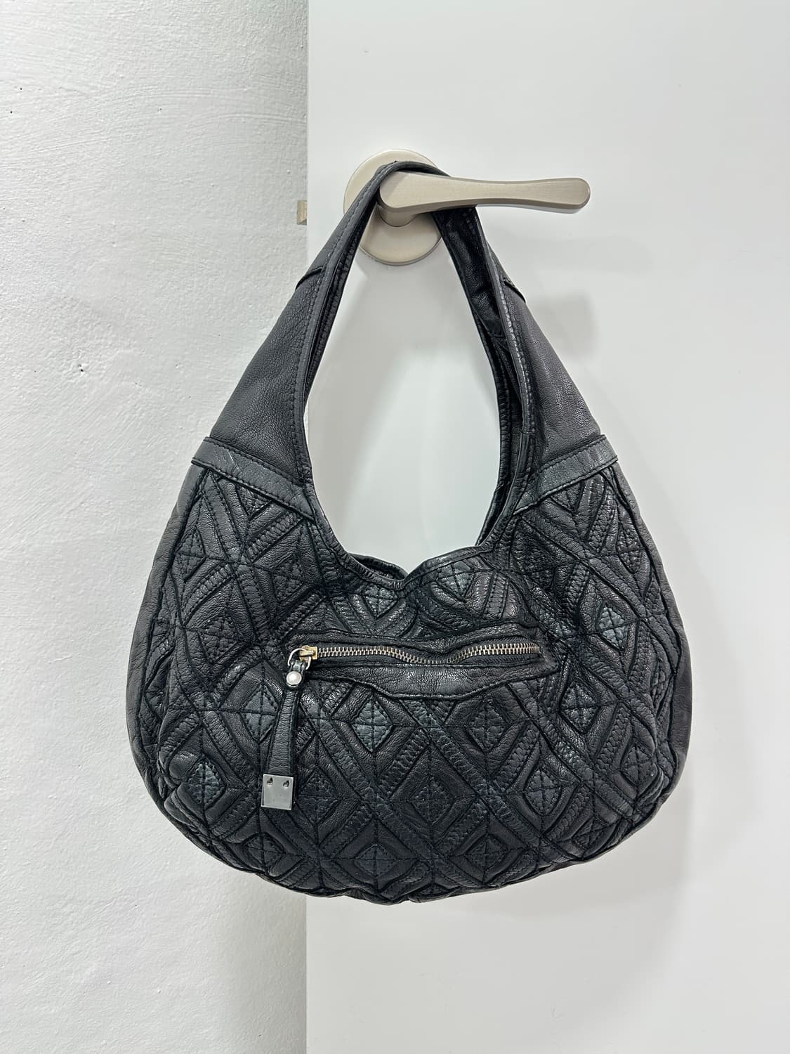 Stud sheepskin leather hobo bag 상품이미지7