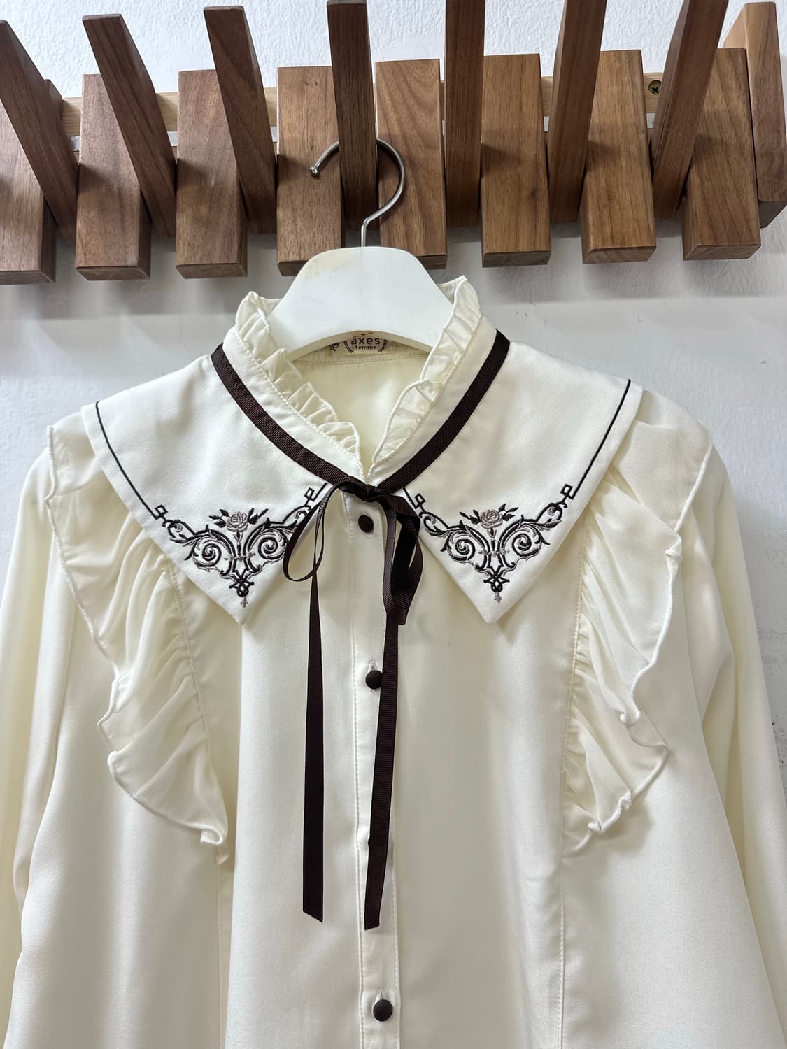 일본빈티지 Axes femme 엑시즈팜세일러카라 자수 리본 프릴 블라우스 상품이미지3
