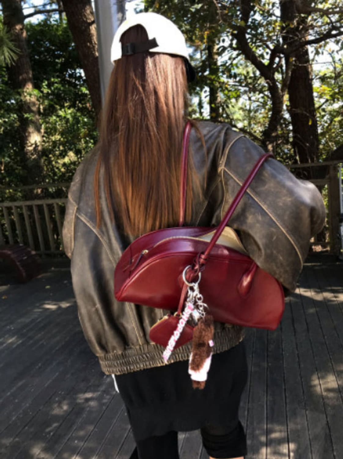 위아 바게트 숄더백 카키/와인 상품이미지1