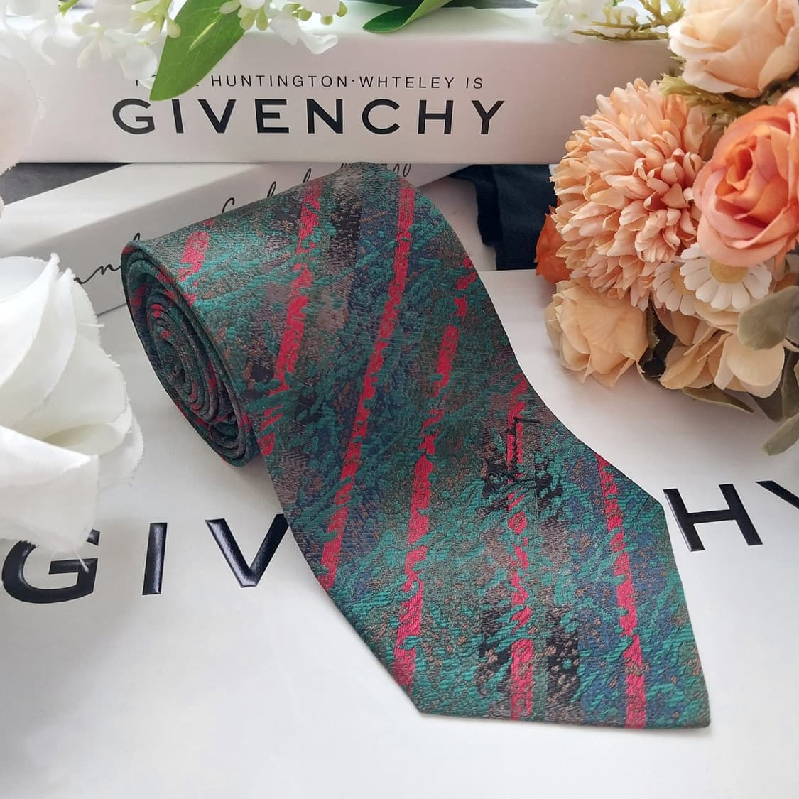 지방시 실크 다크그린 패턴 넥타이 9cm A등급 K2439
 상품이미지3