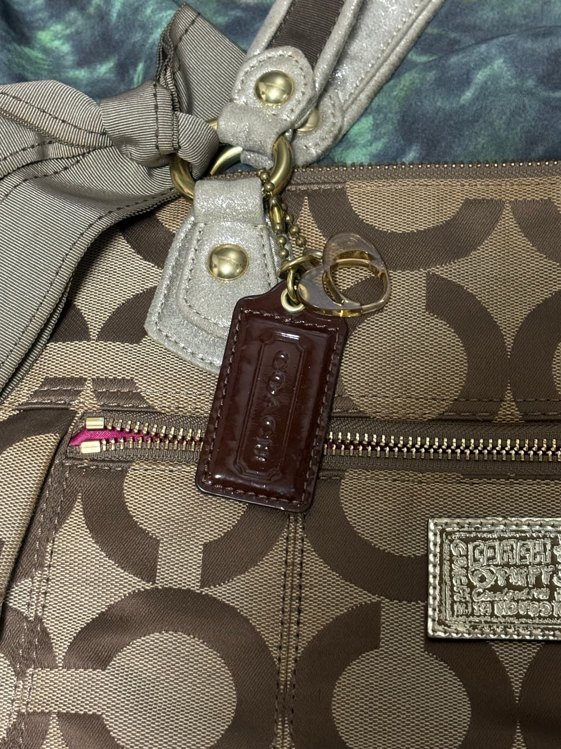 코치 포피 시그니처 자카드 글램 토트백 (핫핑크 오네갸루st) 상품이미지3