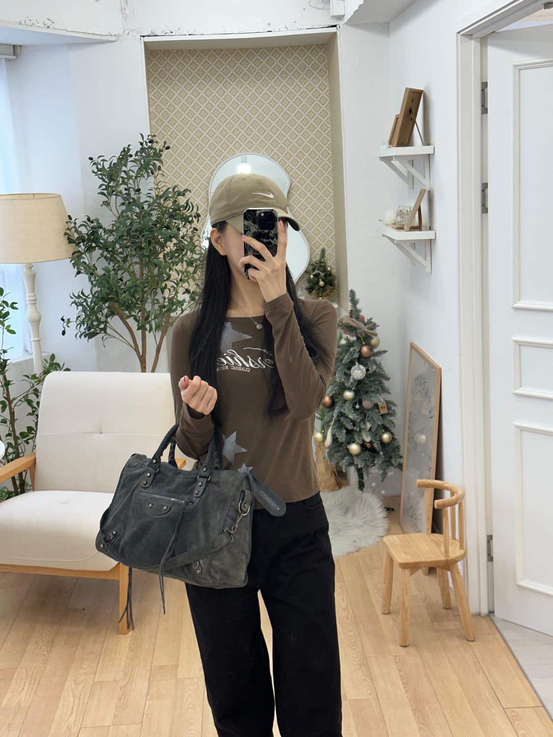 ❌거래중[A 정품] 발렌시아가 시티 모터백 미디움 스웨이드 그레이 상품이미지9