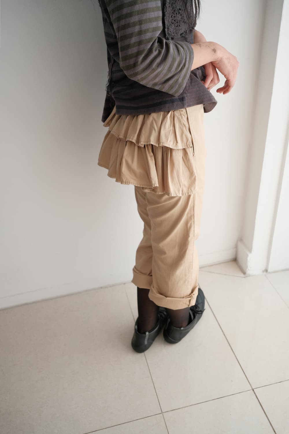 Back frill pants 상품이미지1