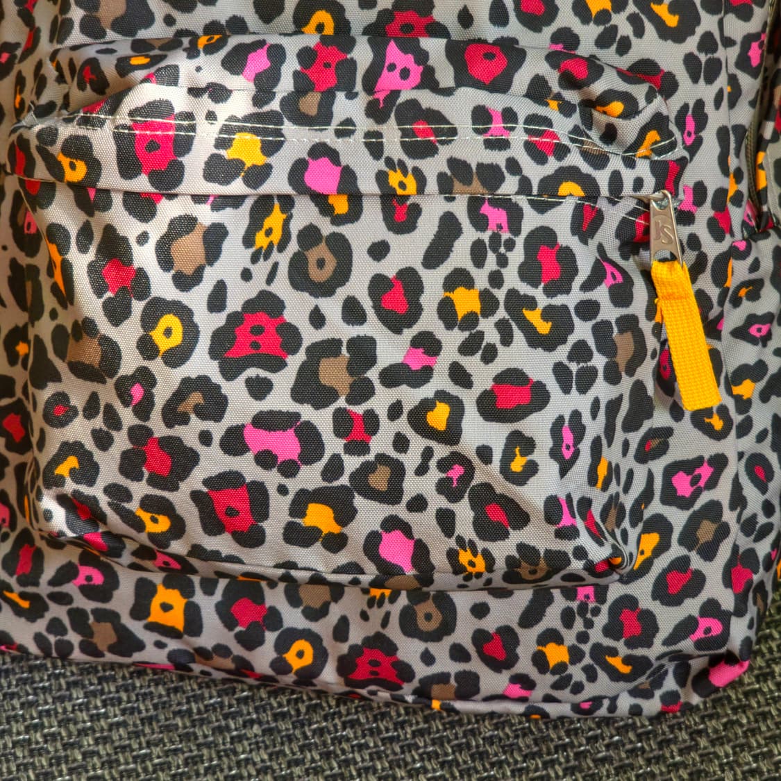 잔스포츠 슈퍼브레이크 레오파드 호피 무늬 백팩 상품이미지4