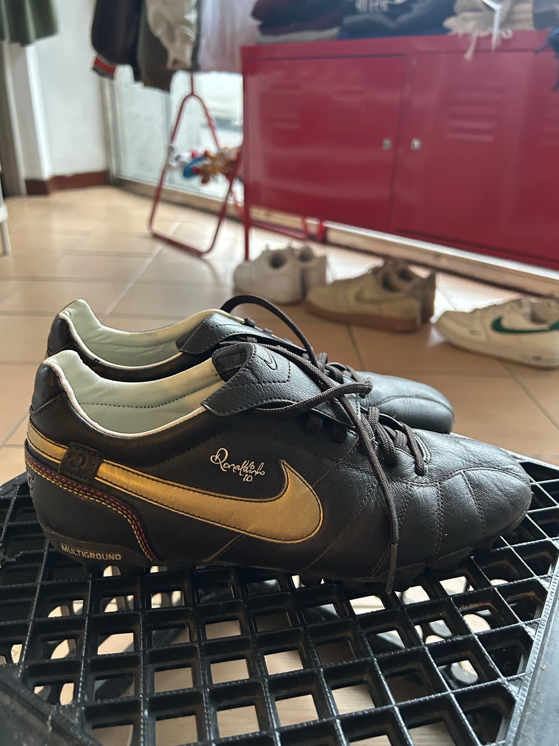 07 호나우지뉴 나이키 티엠포 축구화 265size 상품이미지4