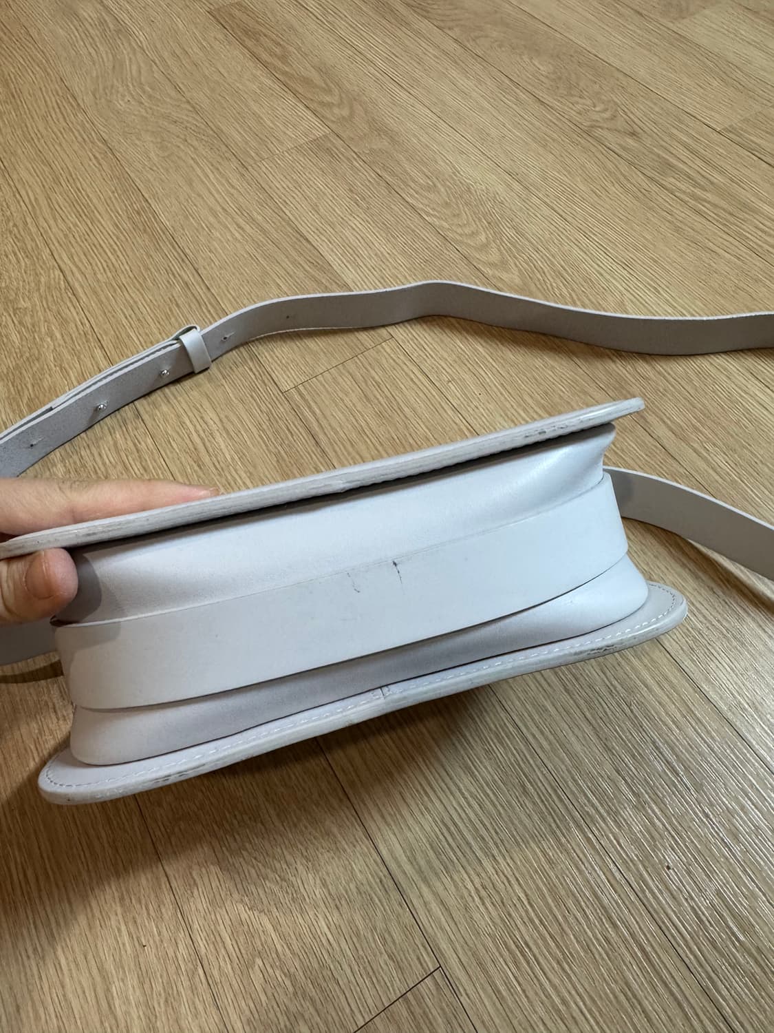 코스 레더 크로스백 상품이미지6