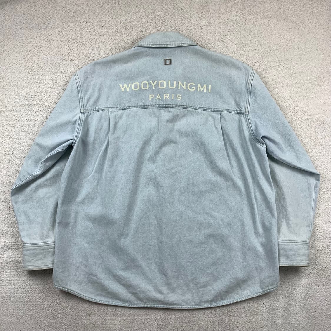 우영미 24SS 백로고 데님 셔츠 자켓 라이트블루 상품이미지1