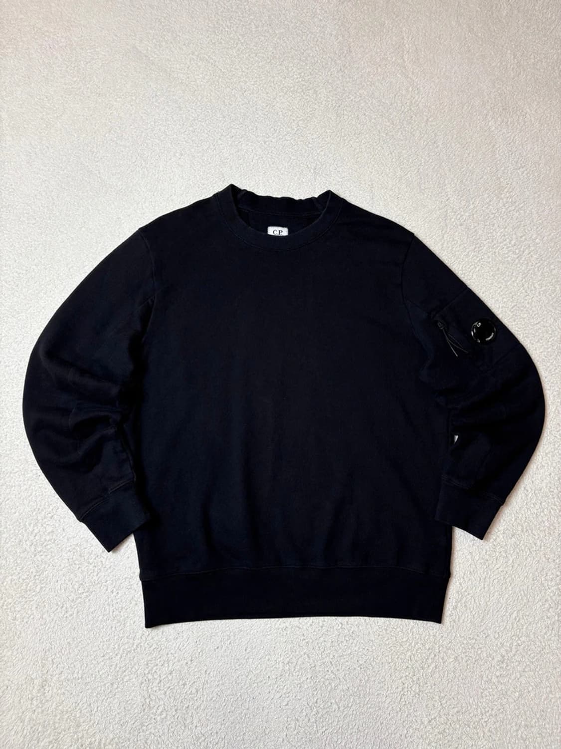 cp컴퍼니 22ss 시그니처 렌즈 와펜 맨투맨 PN6567 상품이미지1