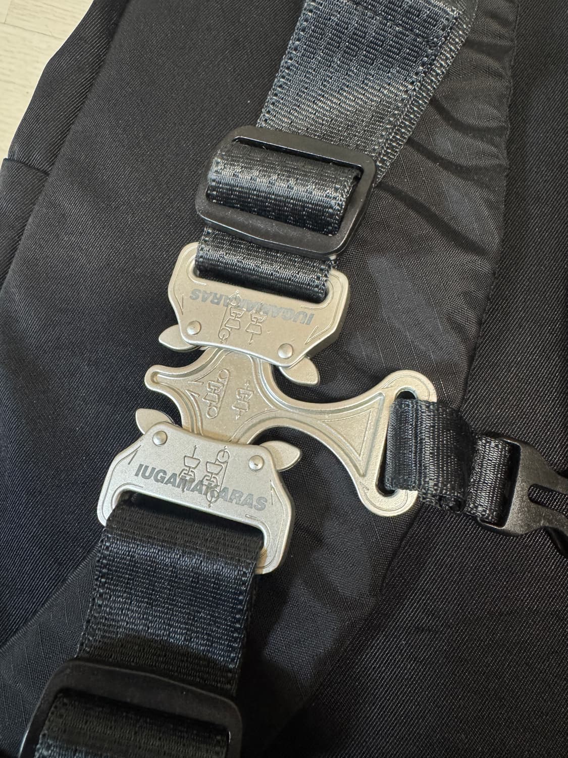 이우가마카라스 Crow Buckle 백팩 블랙 상품이미지9