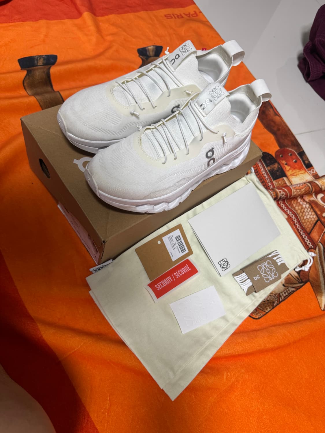 온러닝 로에베 클라우드틸트 올화이트  상품이미지1