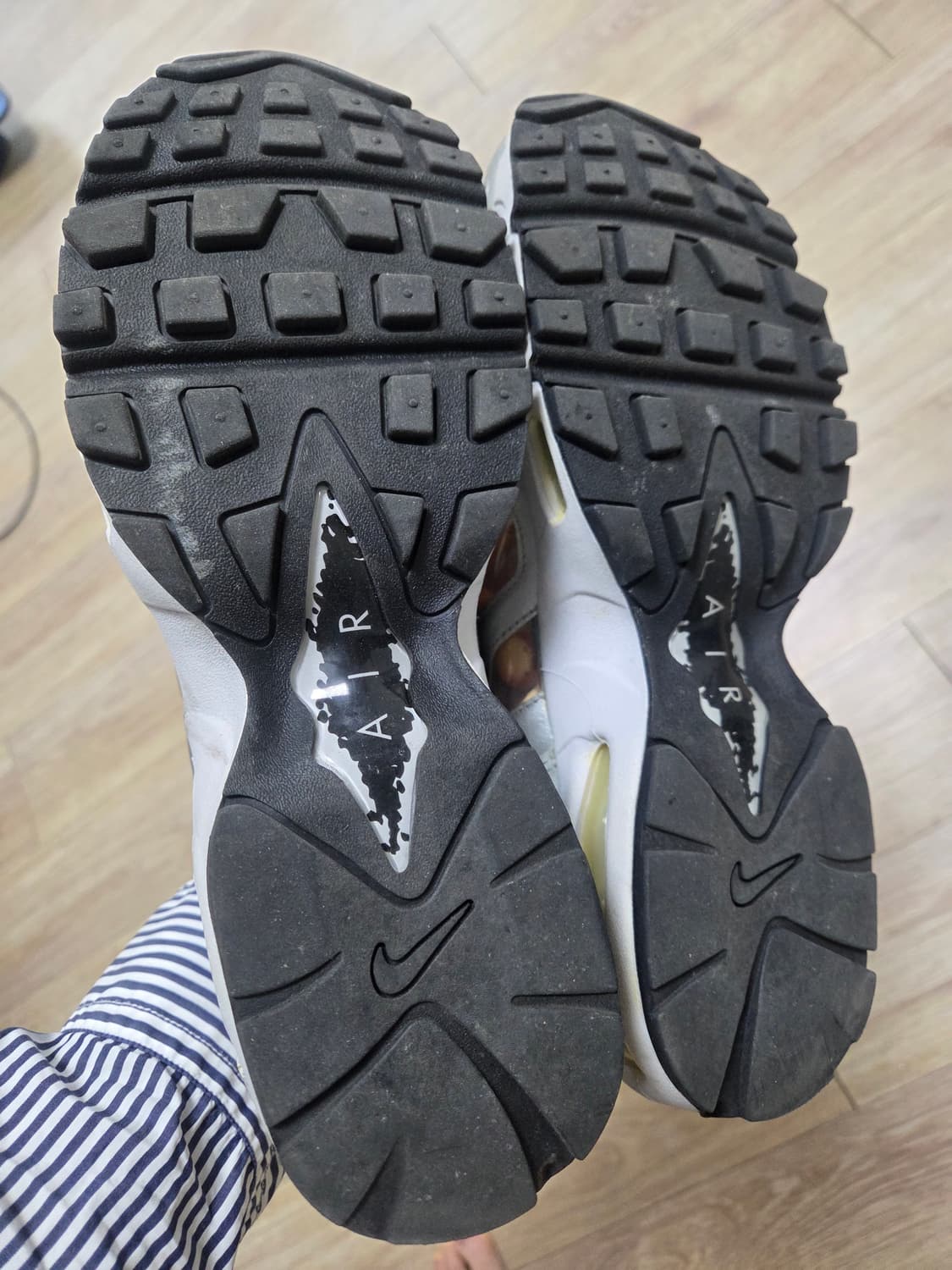 나이키 슈프림 에어맥스96 실버 260 상품이미지4