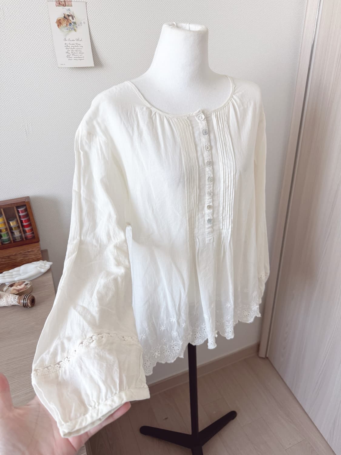 얼스뮤직 모리걸 화이트 자수 블라우스 상품이미지2