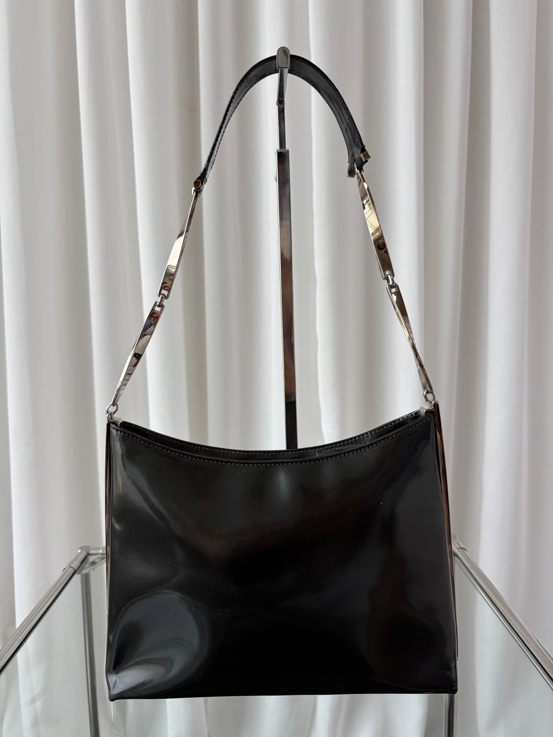 살바토레 페라가모 페이던트 레더 숄더백 상품이미지4