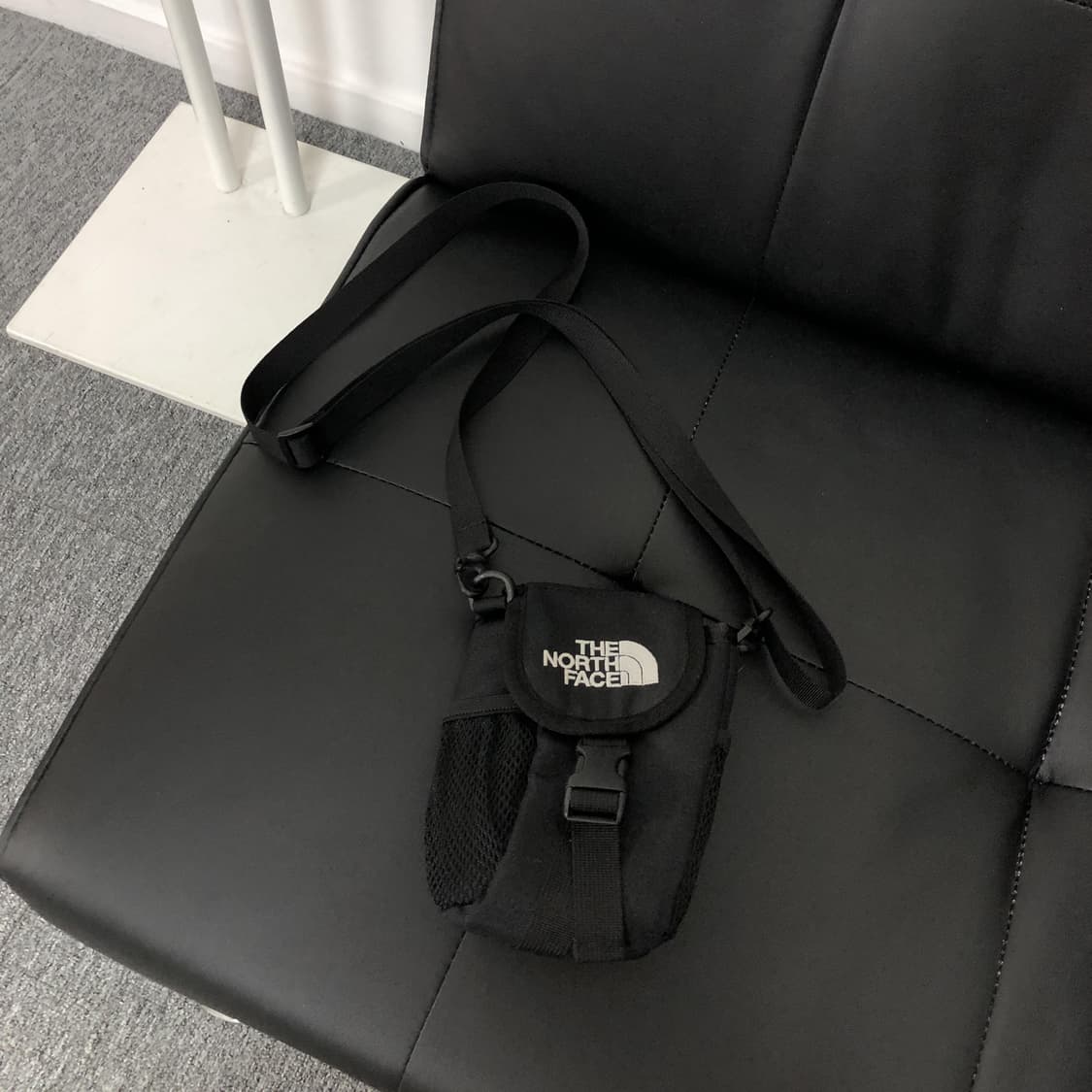 노스페이스 테크 미니 크로스백 블랙 상품이미지2