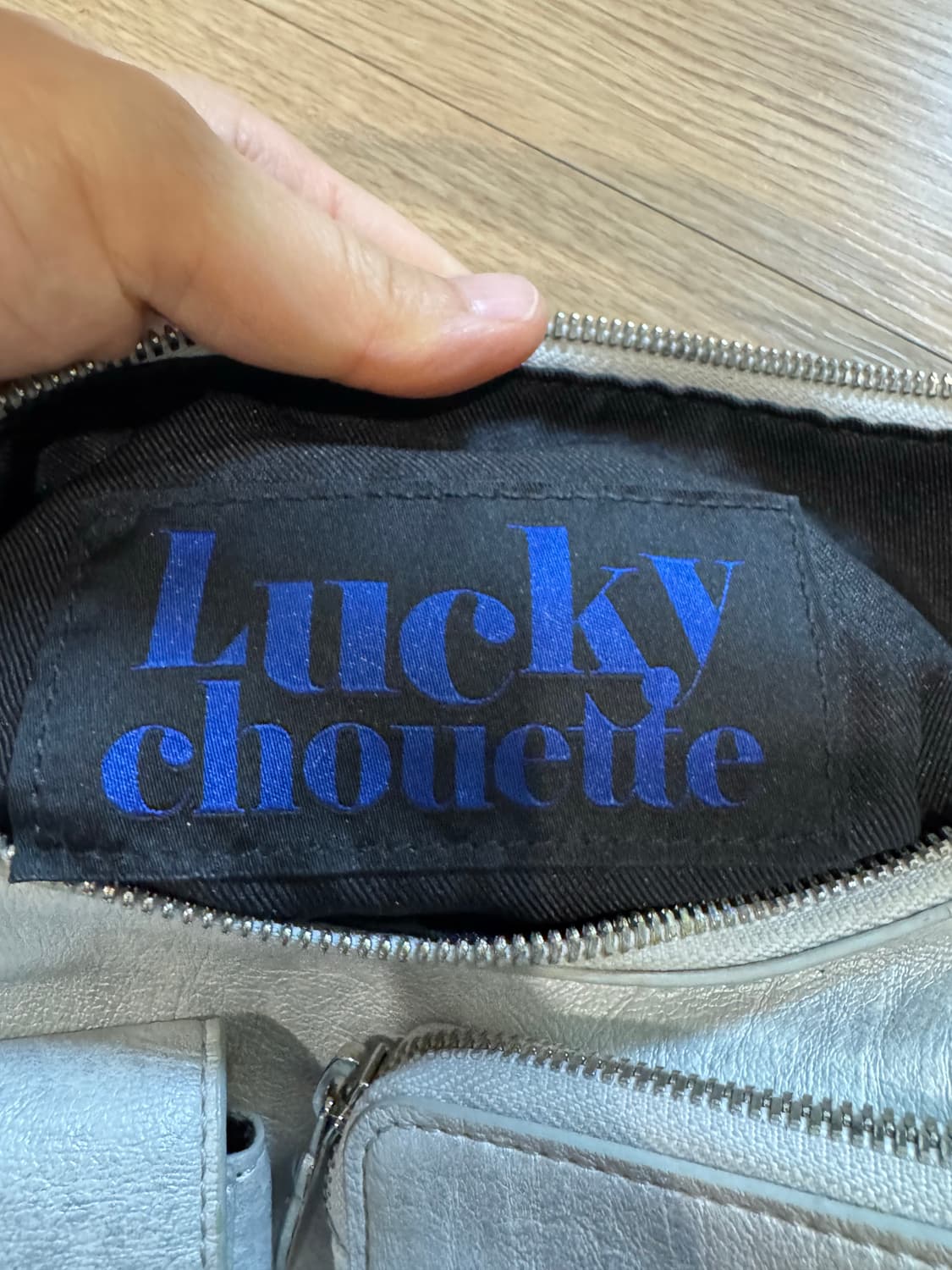 25ss Lucky chouette 럭키슈에뜨 실버 호보백 상품이미지7
