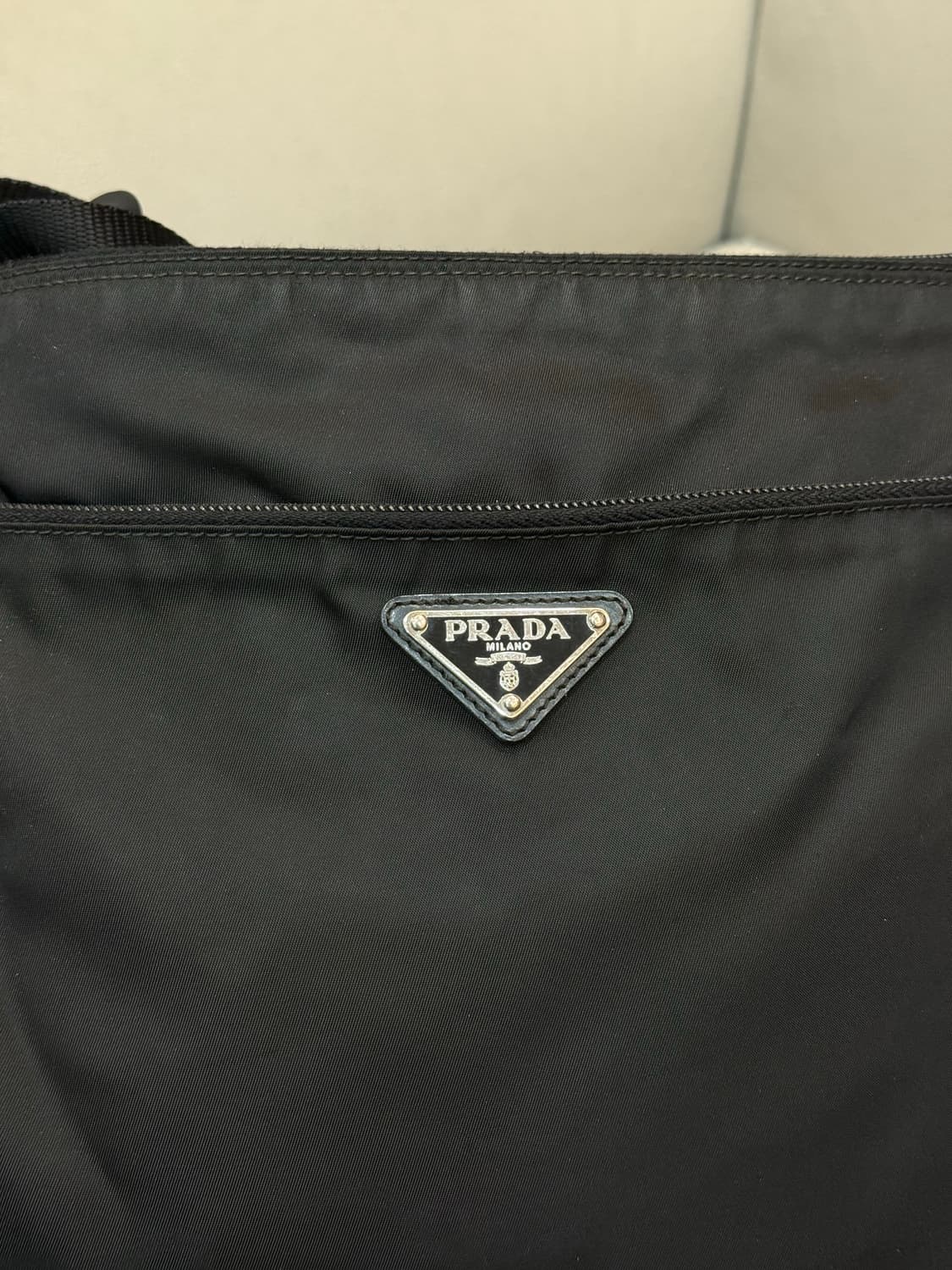 프라다 나일론 크로스백 상품이미지2