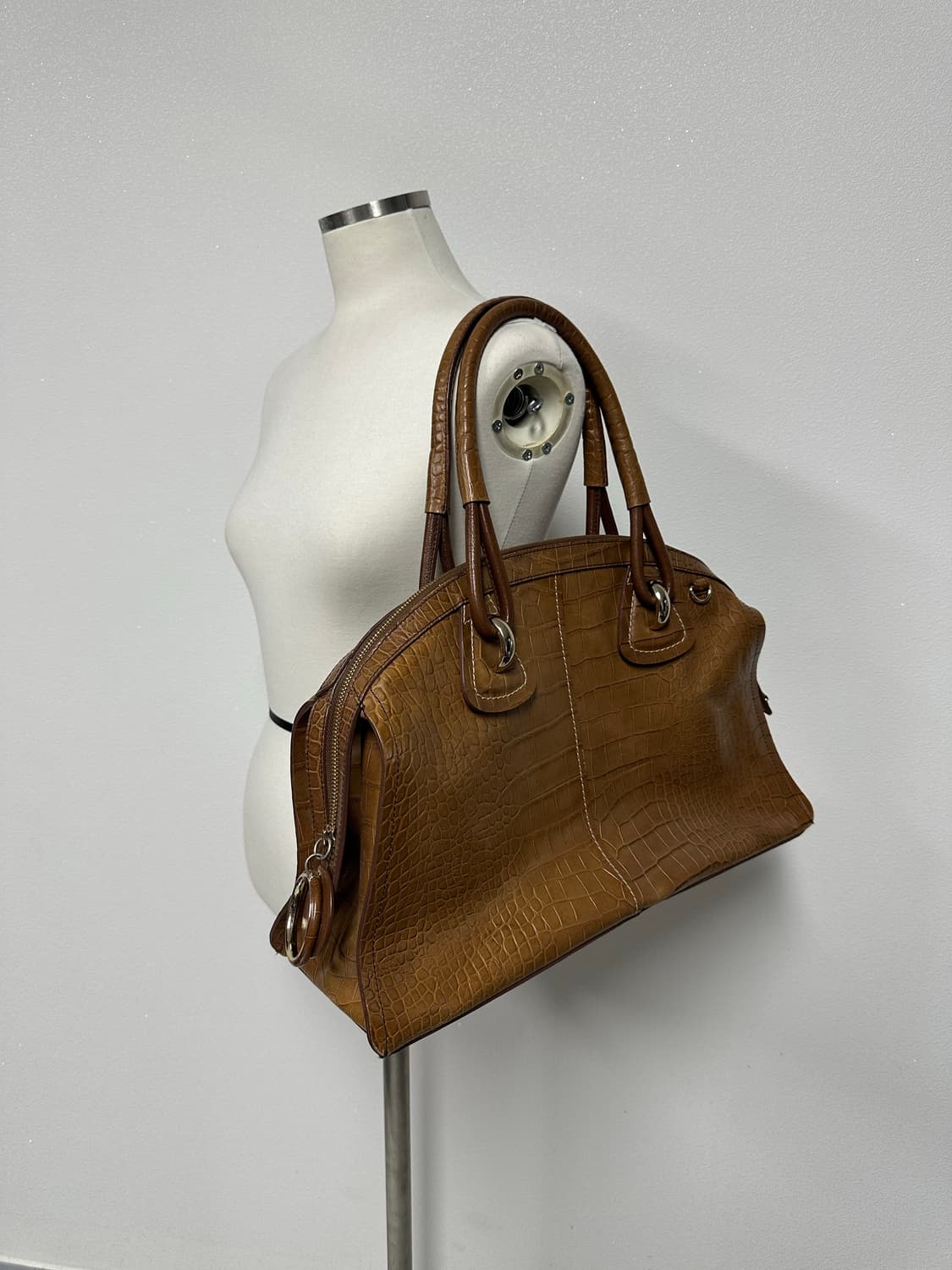 발렌시아가 레더 숄더백 상품이미지1