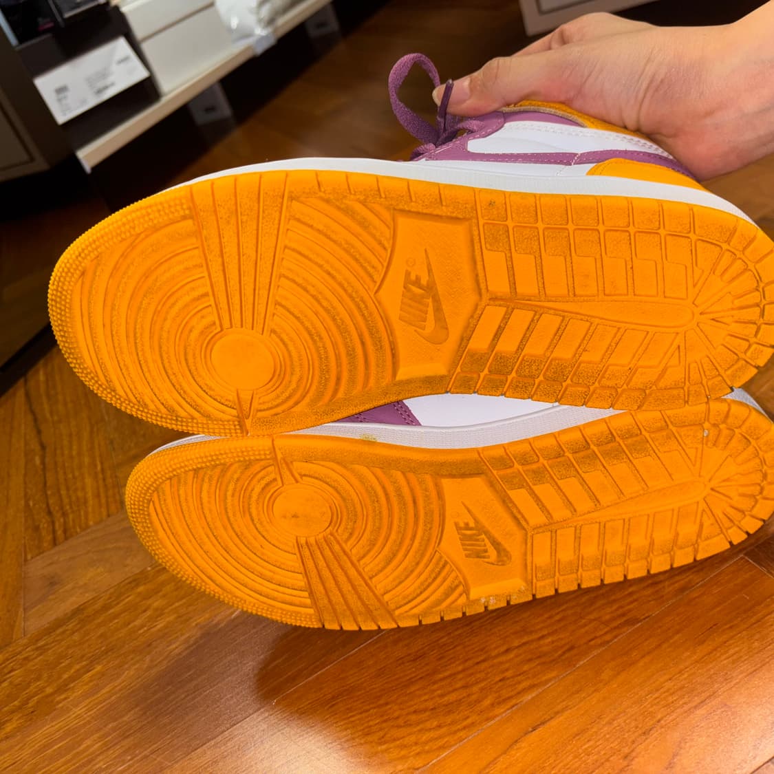 나이키 에어 조던 1 레트로 하이 OG 260 상품이미지3