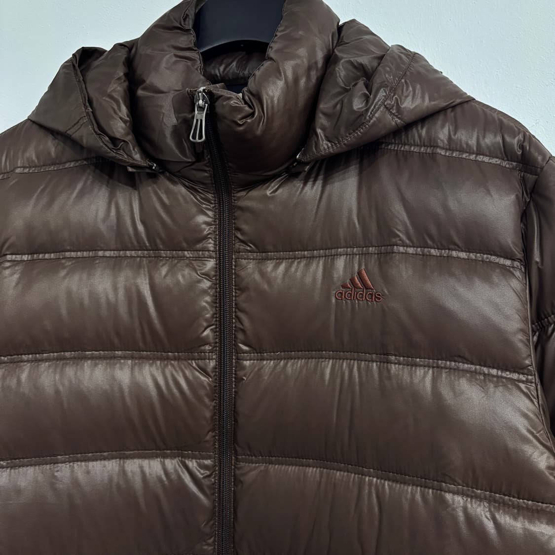 아디다스 브라운색 후드 경량패딩 상품이미지2