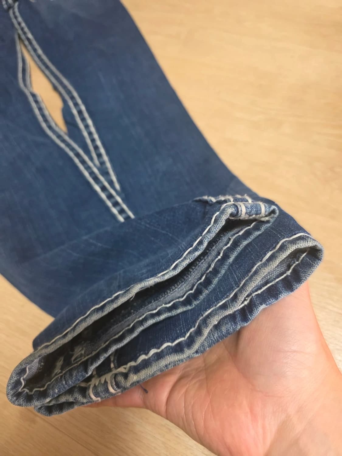 트루릴리전 베키슈퍼T 화이트 스티치 플레어핏 데님 팬츠 25 상품이미지8