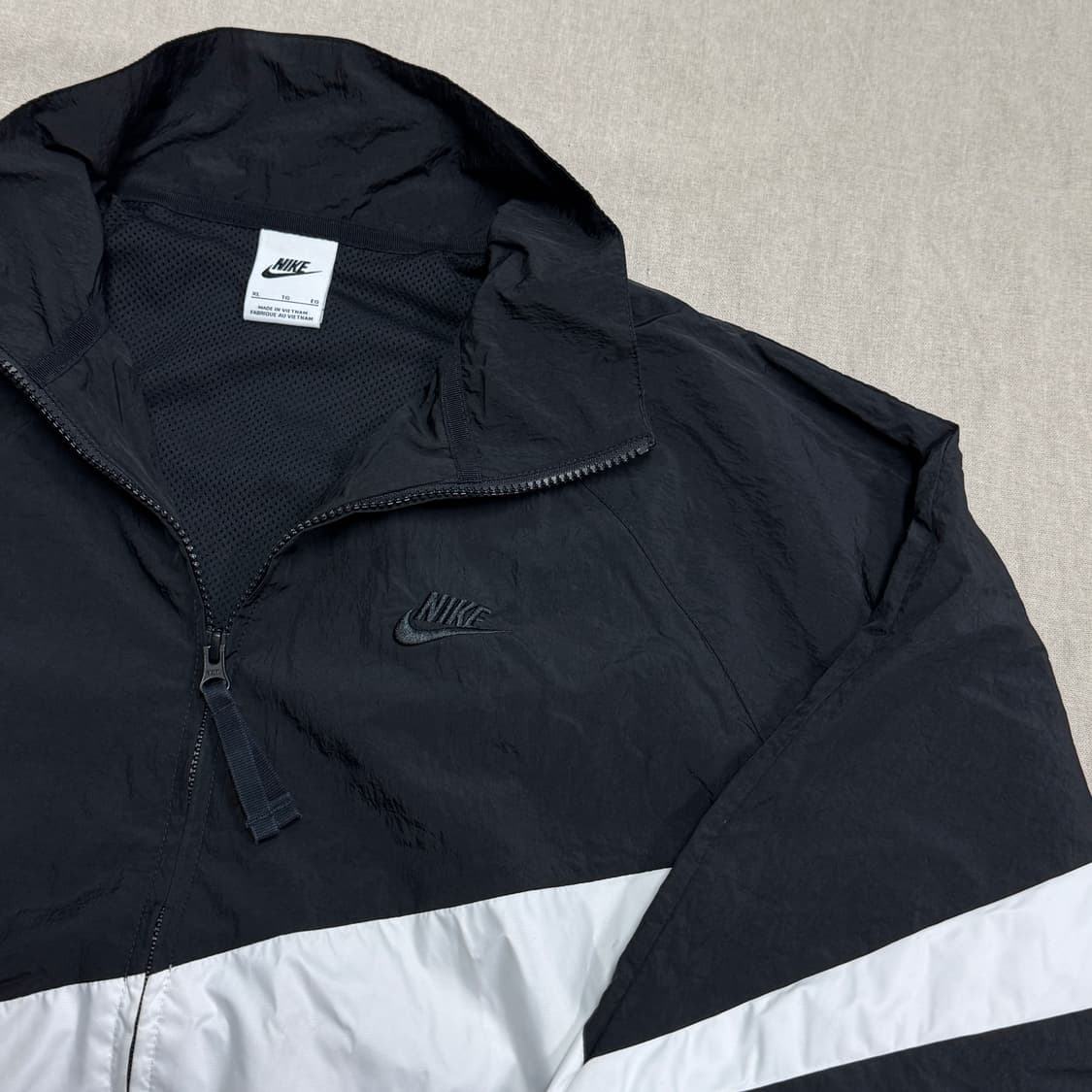 나이키 나일론 블랙스우시 빅로고 바람막이 XL 상품이미지2