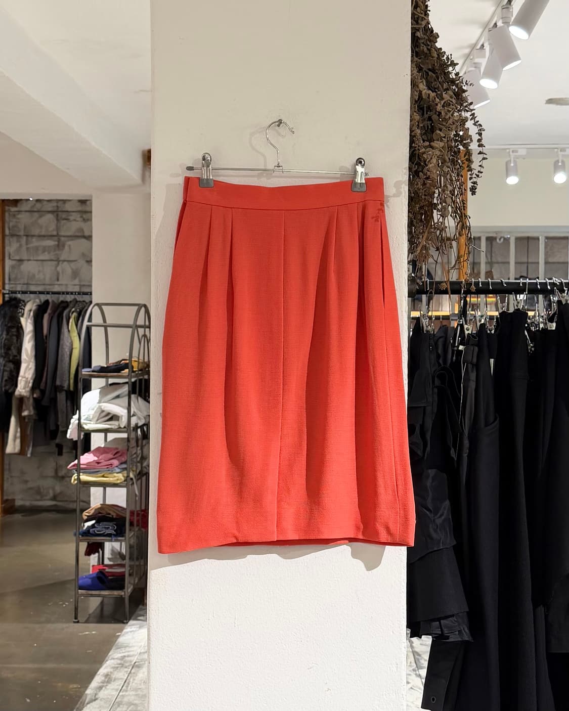 이브 생 로랑 코랄 핑크 베이직 h라인 미디 스커트 상품이미지4