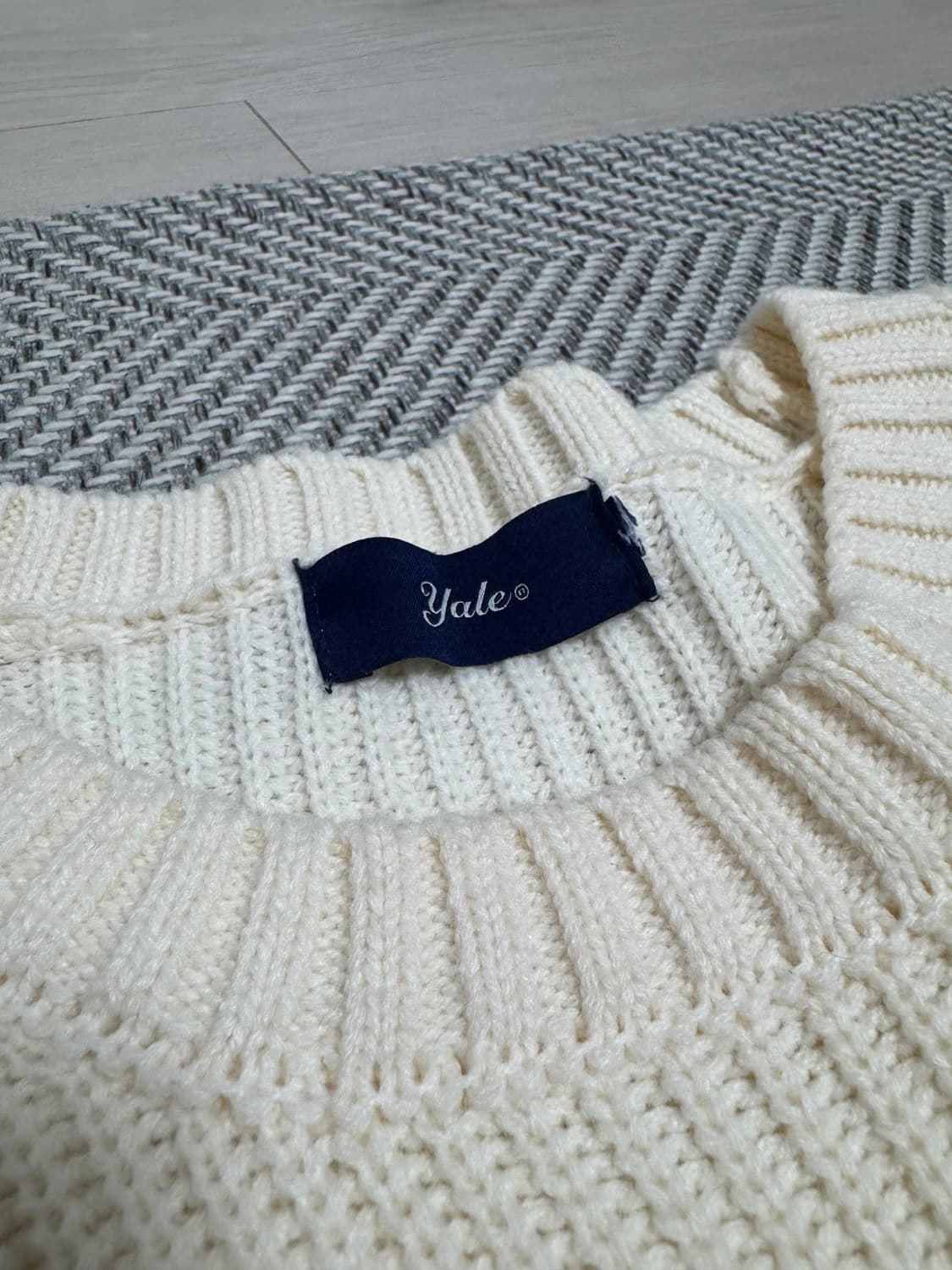 예일 크림 니트 상품이미지2