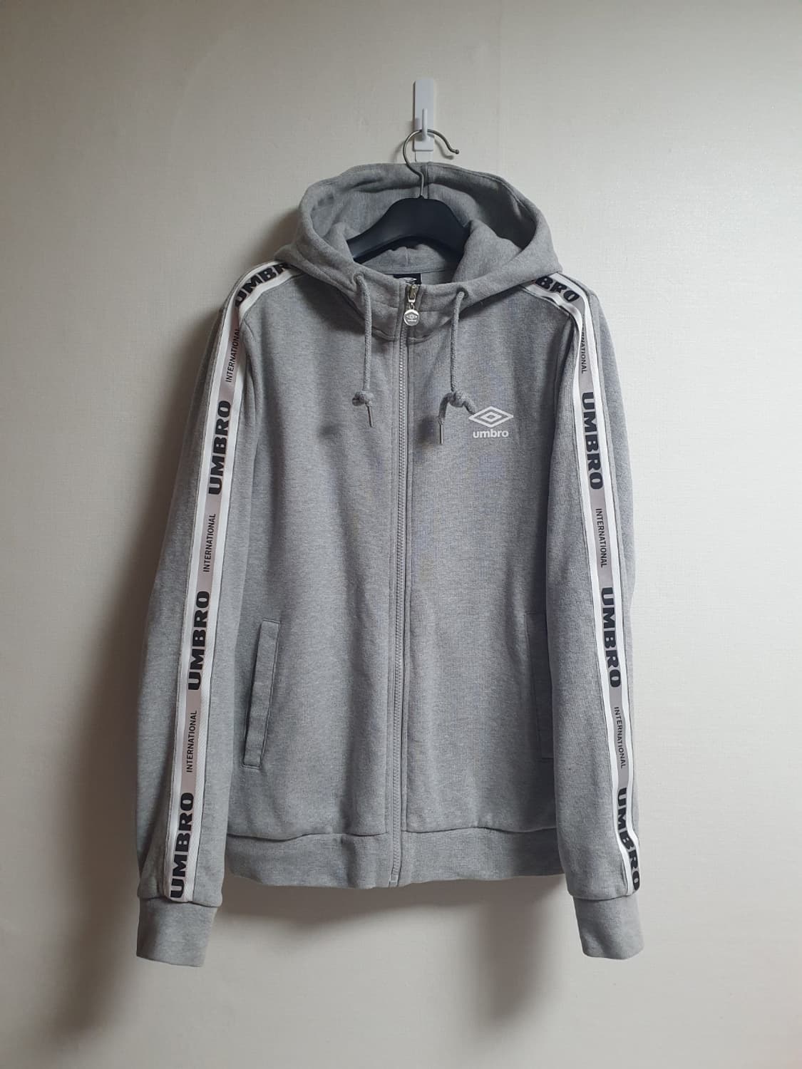 엄브로 뉴 USB 후드 집업 그레이 95 상품이미지1