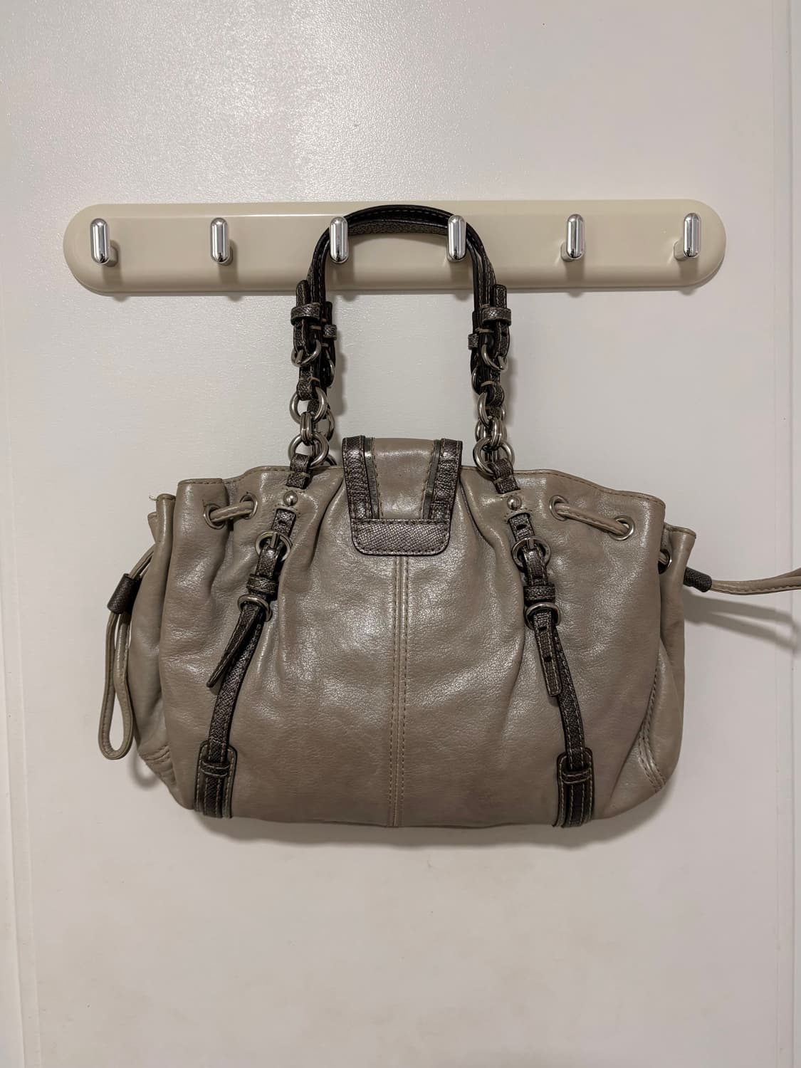 Coach silver glitter hand bag 상품이미지6