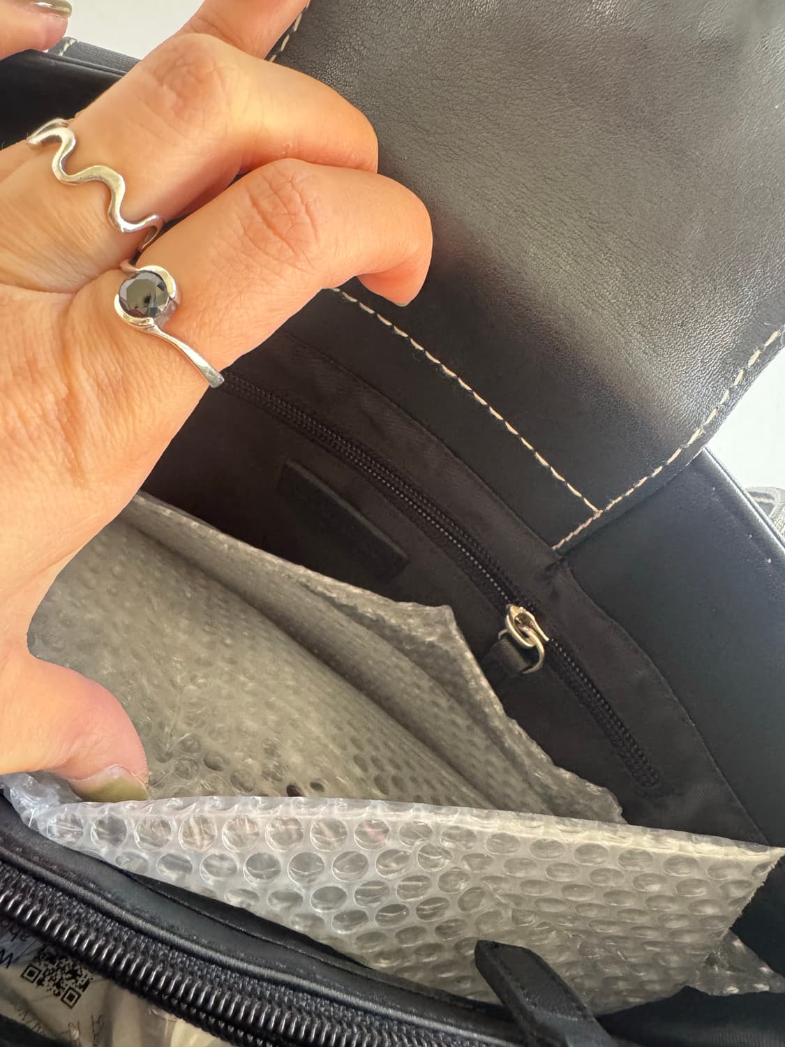 랄프로렌 화이트 스티치 가죽 숄더백 상품이미지10