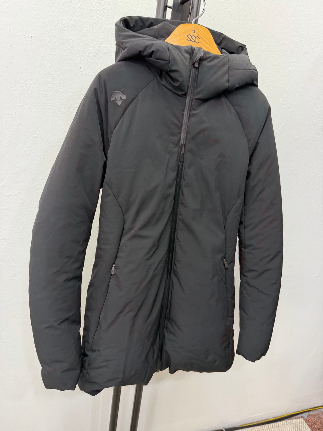 정품) 데상트 여성 블랙 패딩 S 상품이미지2