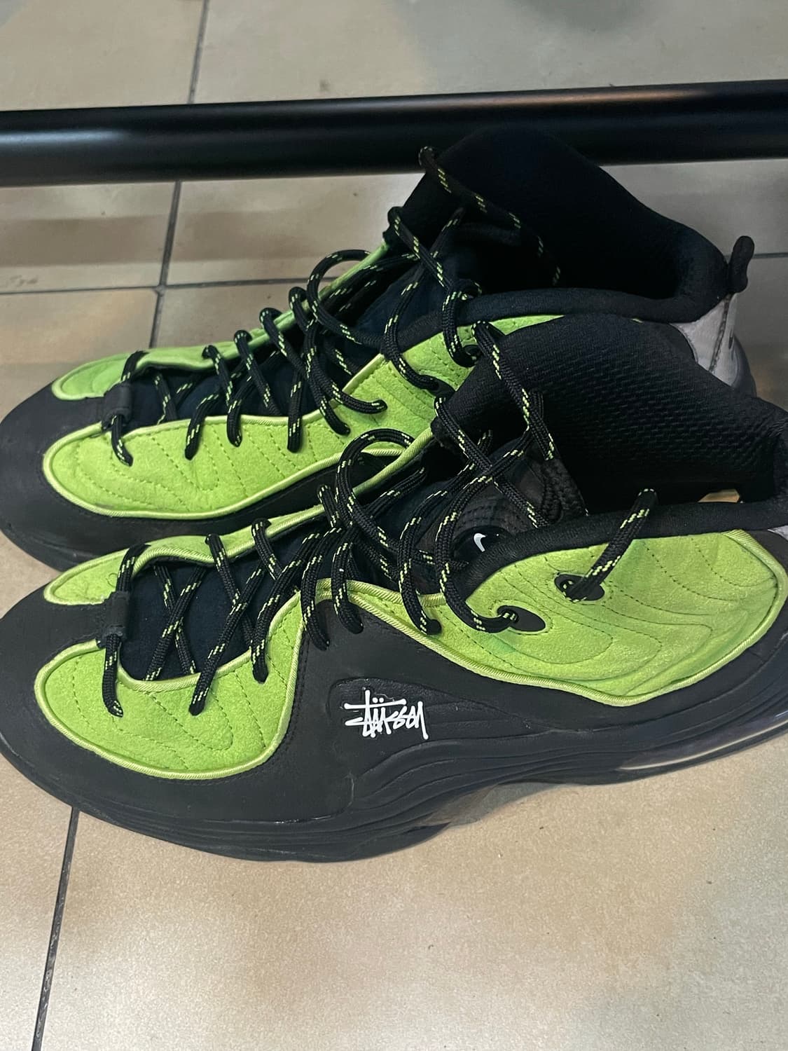 나이키와 스투시의 콜라보, 에어 페니 II 블랙/라임  상품이미지1