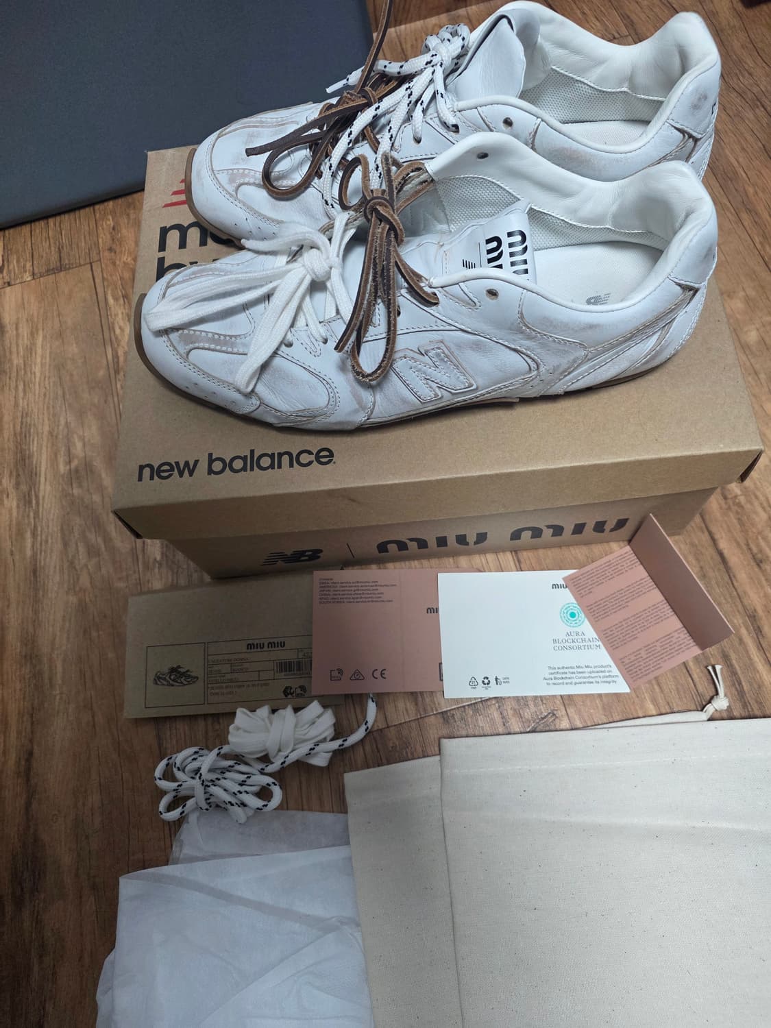 뉴발란스 미우미우 상품이미지1