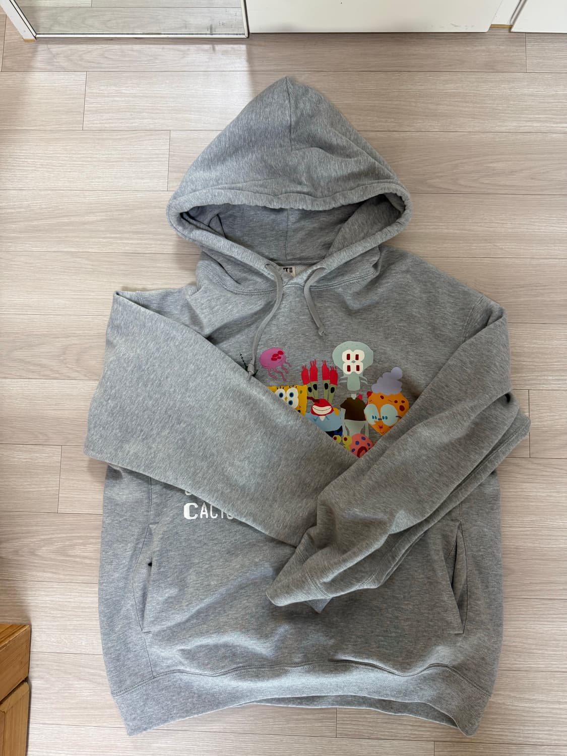 유니클로 스폰지밥 후드티 L 상품이미지2