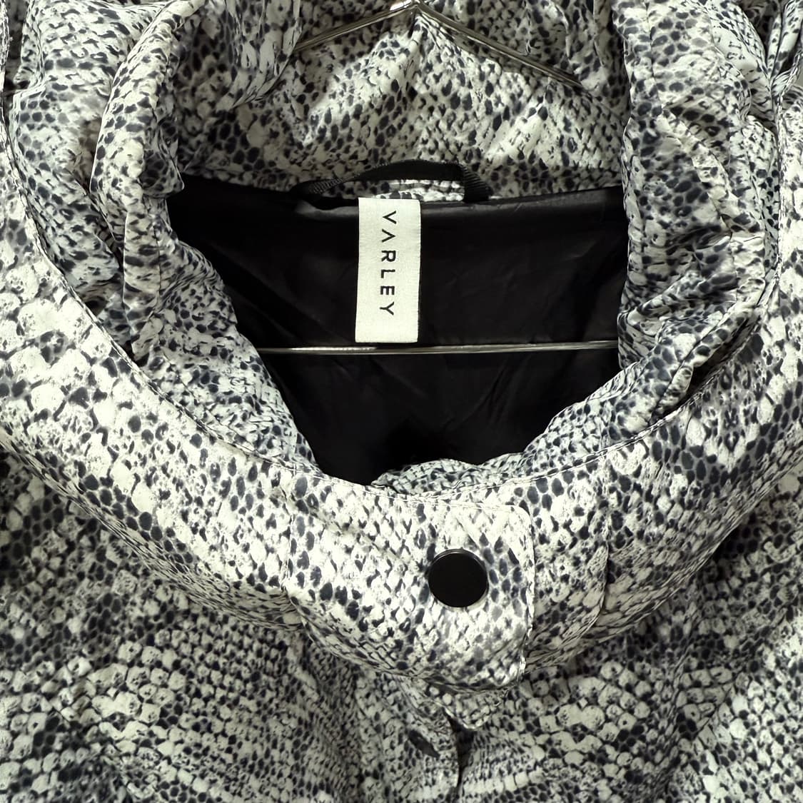 S VARLEY 발리 하이랜드 스네이크스킨 퍼프 패딩 자켓 상품이미지3