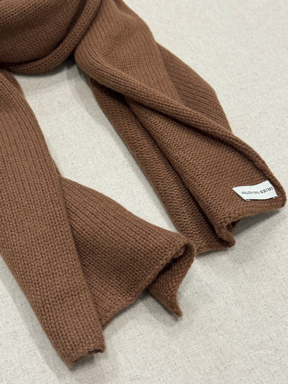 드리스반노튼 울 니트 머플러 상품이미지4