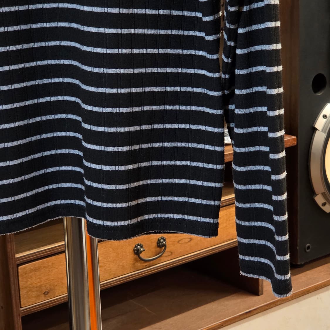 JPN 그레이 스트라이프 브이넥 슬림핏 롱슬리브 상품이미지6