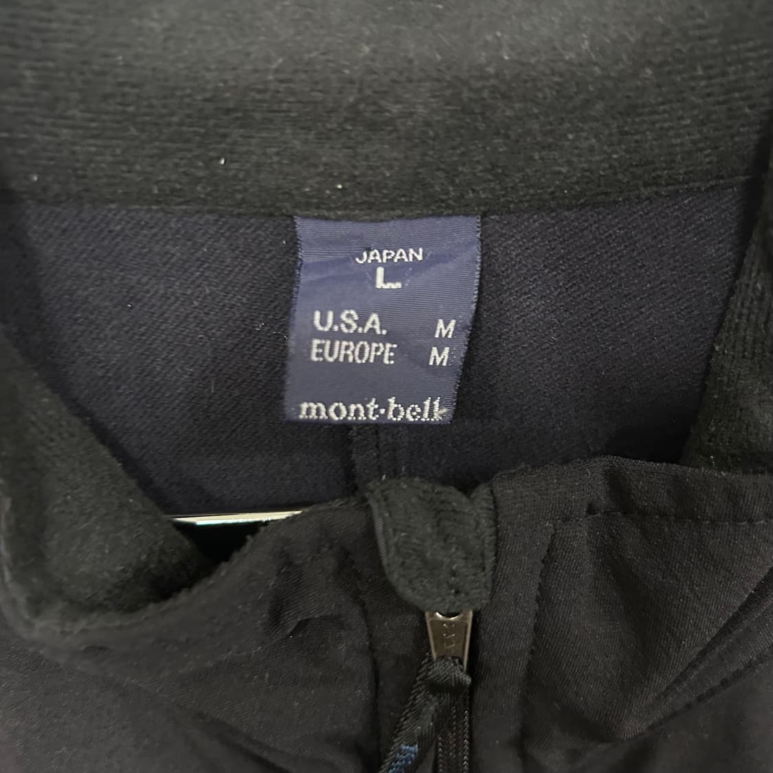 몽벨 아웃도어 배색 소프트쉘 집업 자켓 상품이미지3