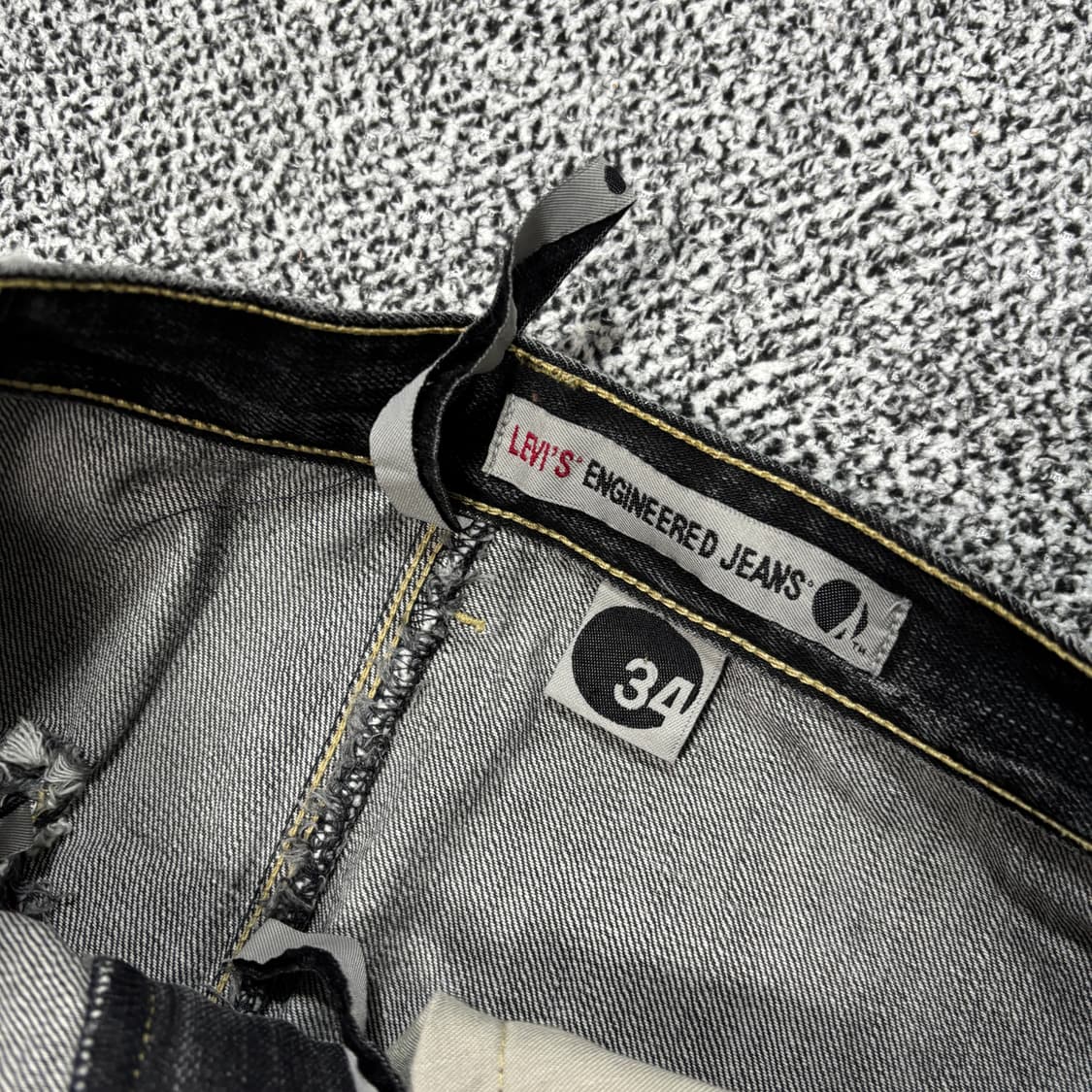 리바이스 엔지니어드진 흑청 데미지 데님 (34) 상품이미지8