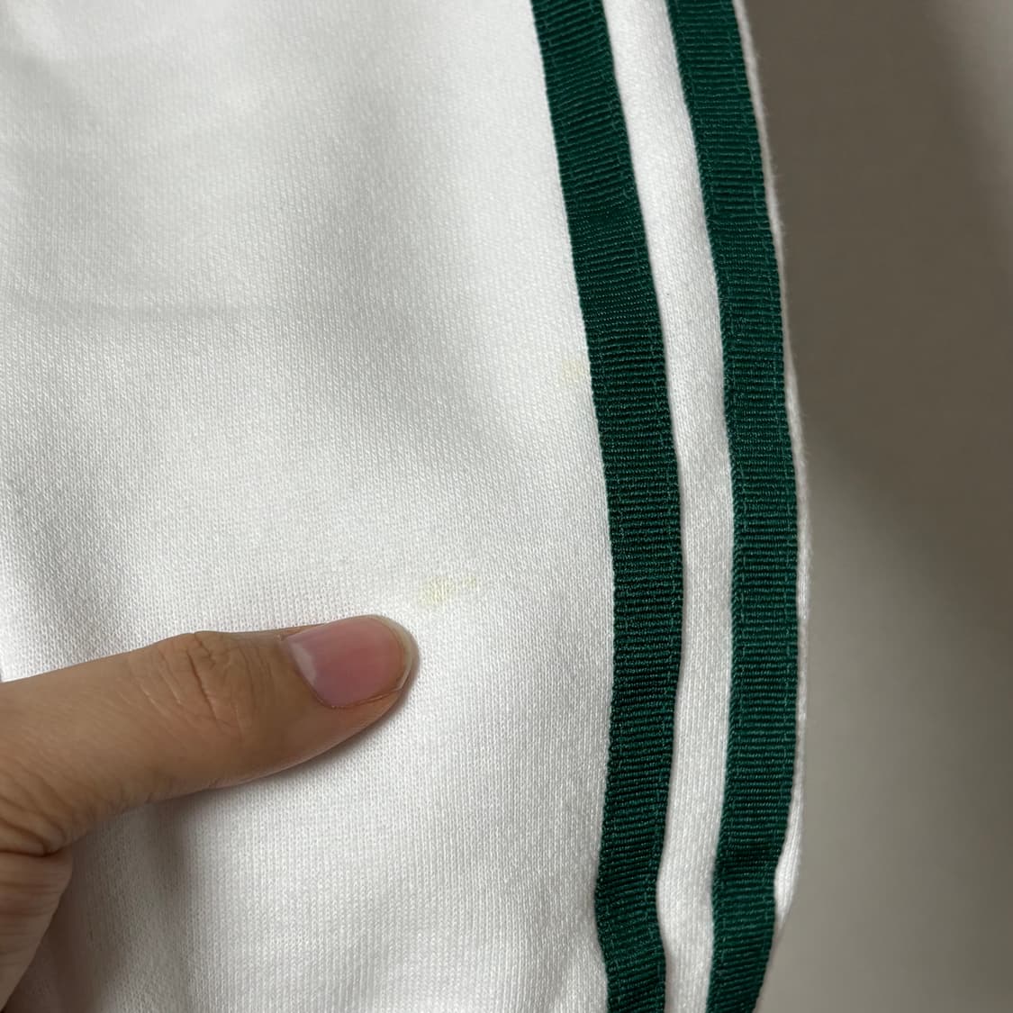 대대장) 아디다스 흰초 슬림핏 벨벳로고 반집업 상품이미지8