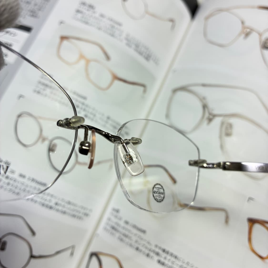 VERA WANG 베라왕 스와로브스키 무테 티타늄 실버 안경 상품이미지7