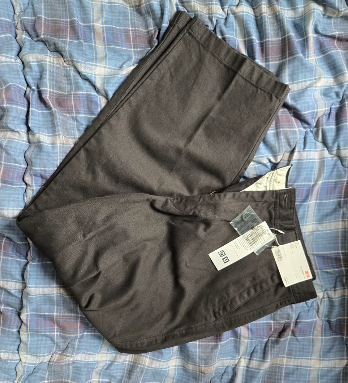 유니클로u 와이드핏 치노팬츠(475564) 블랙 88사이즈 판매합니다. 상품이미지2