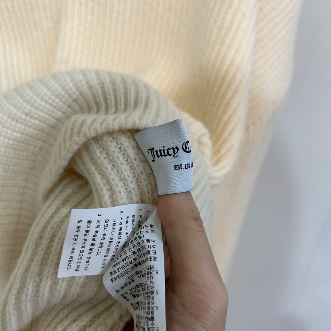 쥬시 꾸뛰르 니트 아이보리 터틀넥 새상품급 상품이미지5
