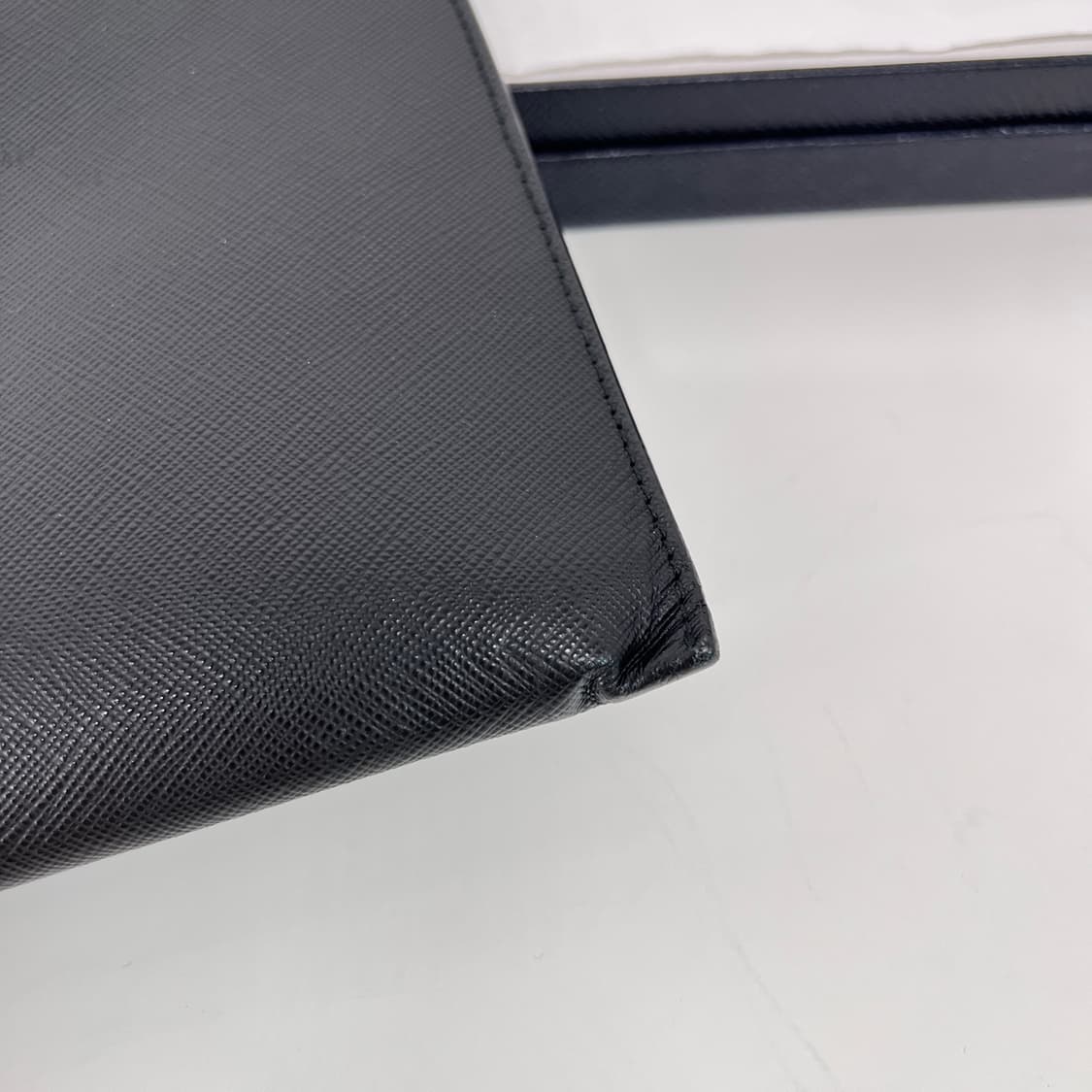 프라다 사피아노 삼각로고 클러치백 블랙 (2NH001) 상품이미지7