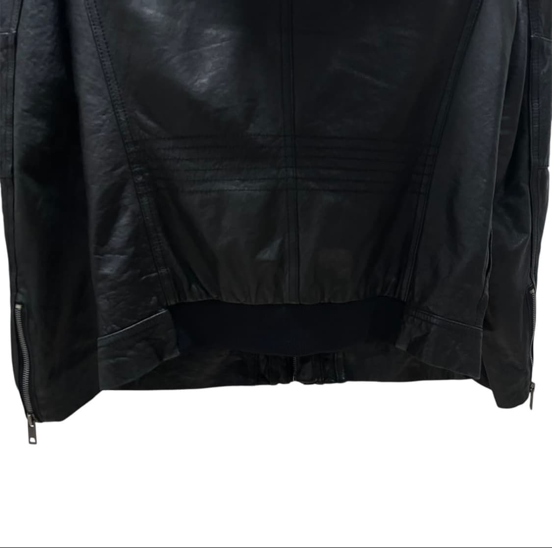 솔리드 옴므 멀티포켓 레더 블루종   엄성현 상품이미지5