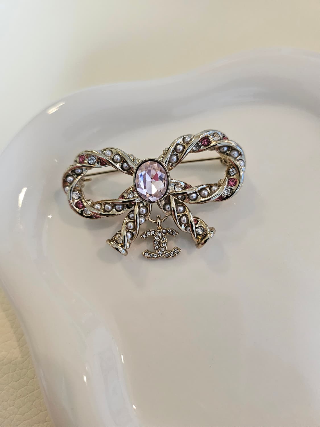 샤넬 멀티보석진주 리본 CC 브로치 업사이클링 상품이미지2