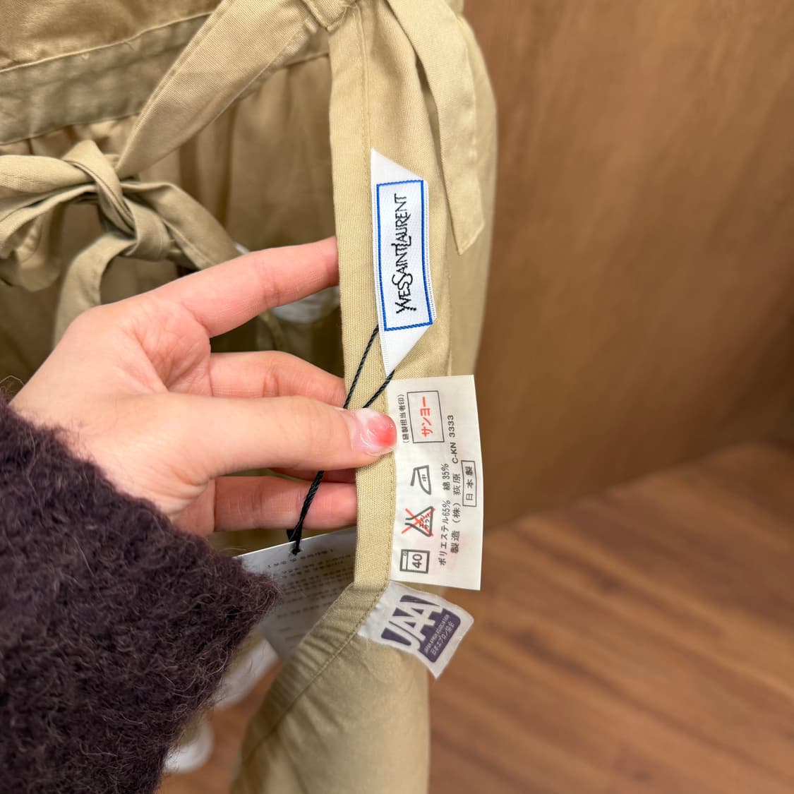 입생로랑 슬리브리스 에이프런 롱원피스 로고 자수 스트랩 디테일 베이지 상품이미지6